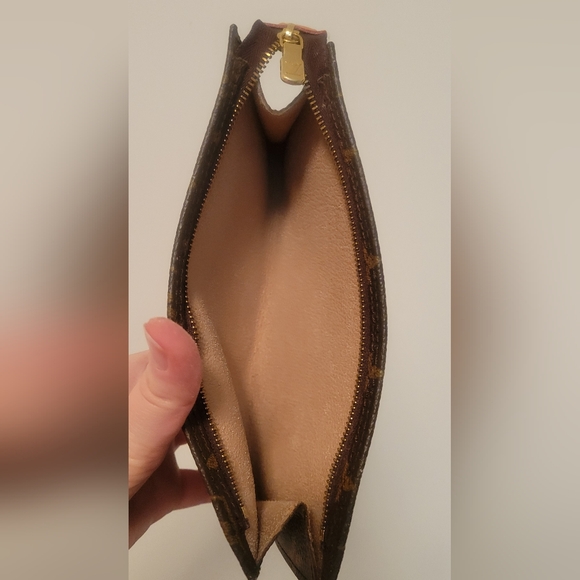 Louis Vuitton Monogram Pouch - Picture 9 of 12